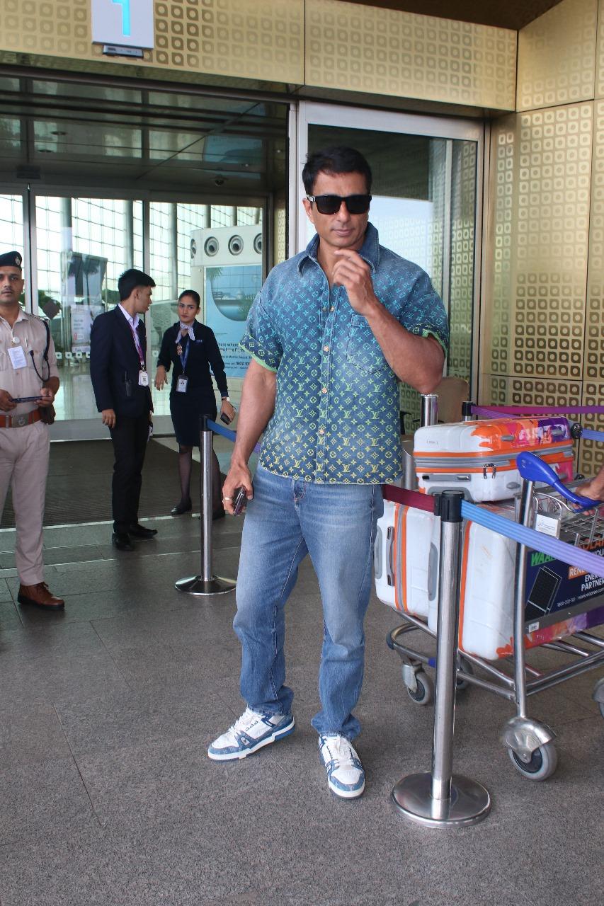 The ever-charitable Sonu Sood made a striking appearance at the airport, turning it into a mini-fashion runway. Dressed in a coordinated blue ensemble, even his shoes matched flawlessly. 
